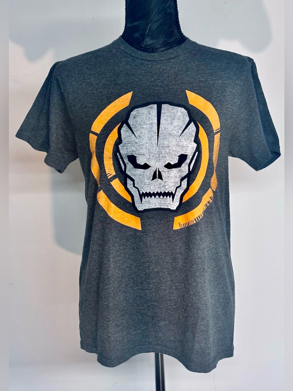 Official 2015 Call of Duty Black Ops
I|I Charcoal Gray Graphic T-Shirt - Men’s M